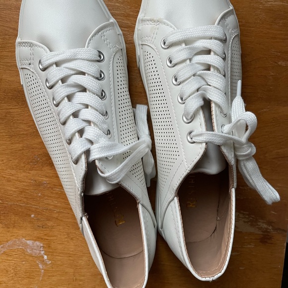 Brand new white sneakers - Picture 2 of 7